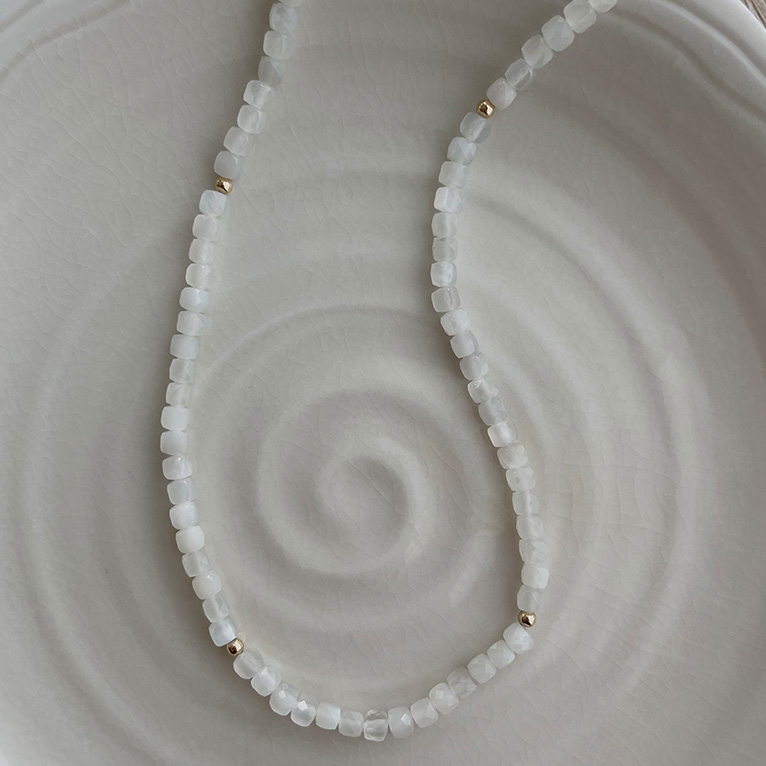 KYASHA : moonstone necklace