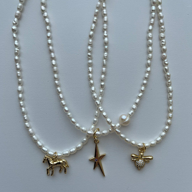 holiday :  motif  pearl necklace